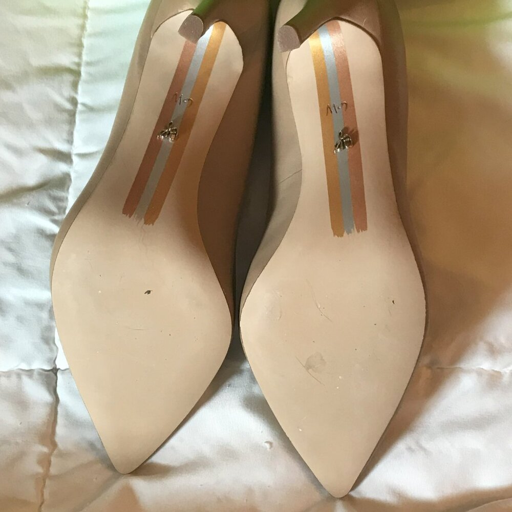 Sam Edelman Hazel Pointed Toe Pumps Wide Width - Picture 4 of 10